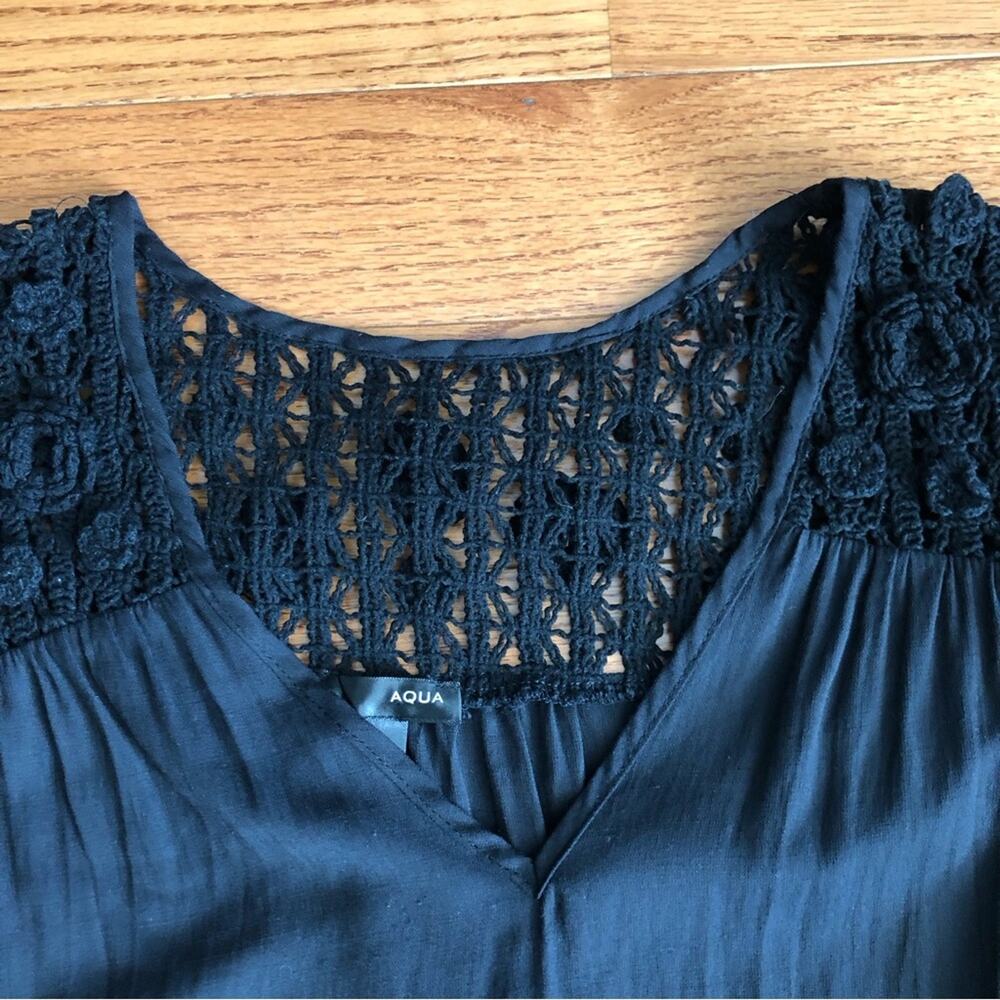 Aqua Crochet Shoulders Flutter Short Sleeves Black Casual Top Women’s Size L - Picture 5 of 10
